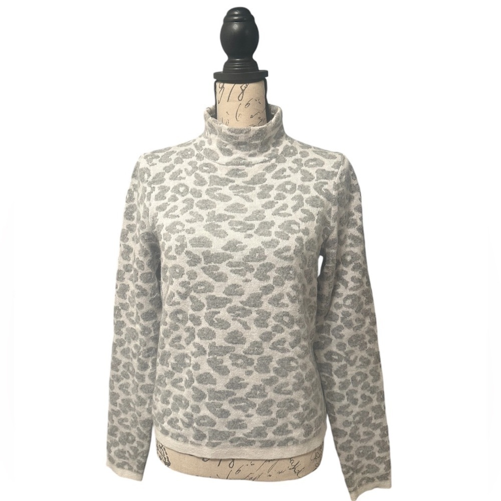 Loft Animal Print Sweater. Women’s Size M. EUC.